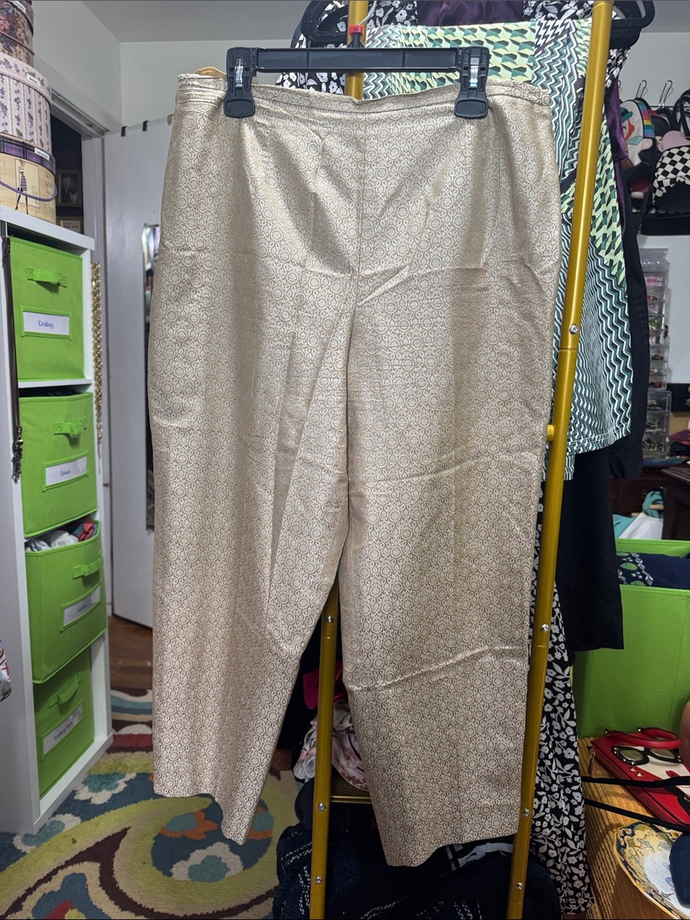 Talbots Women’s cropped Patterned Pants in Light Gold